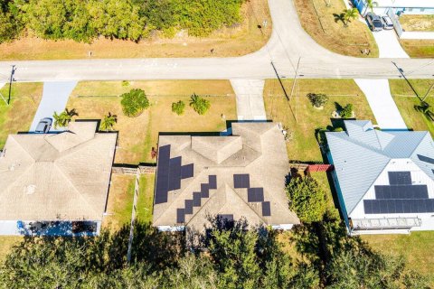 House in Port St. Lucie, Florida 4 bedrooms, 197.88 sq.m. № 2170094 - photo 7