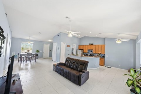 House in Port St. Lucie, Florida 4 bedrooms, 197.88 sq.m. № 2170094 - photo 14