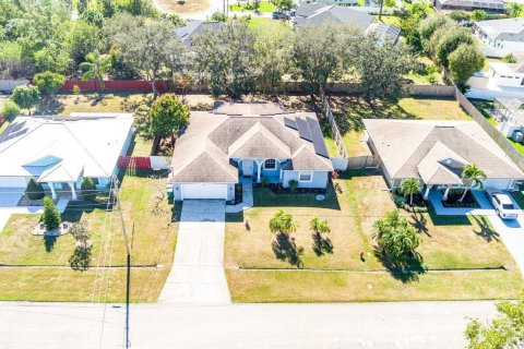 House in Port St. Lucie, Florida 4 bedrooms, 197.88 sq.m. № 2170094 - photo 6