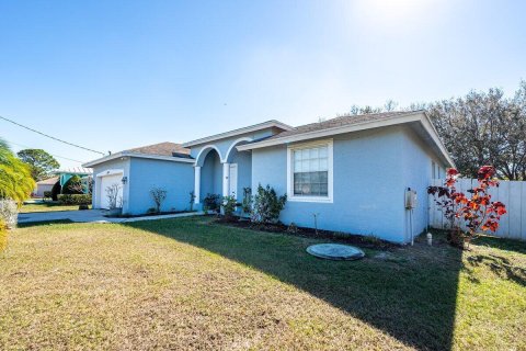 House in Port St. Lucie, Florida 4 bedrooms, 197.88 sq.m. № 2170094 - photo 3