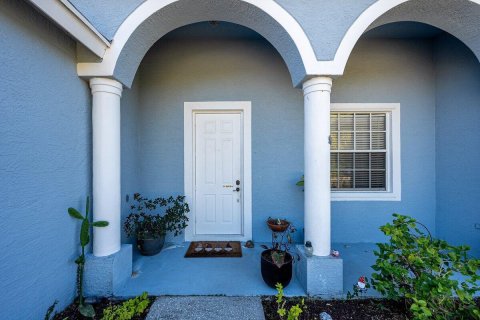 House in Port St. Lucie, Florida 4 bedrooms, 197.88 sq.m. № 2170094 - photo 5