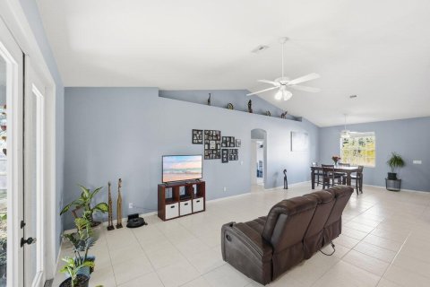 House in Port St. Lucie, Florida 4 bedrooms, 197.88 sq.m. № 2170094 - photo 15