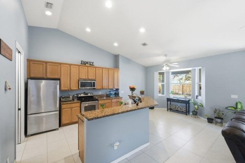 House in Port St. Lucie, Florida 4 bedrooms, 197.88 sq.m. № 2170094 - photo 17