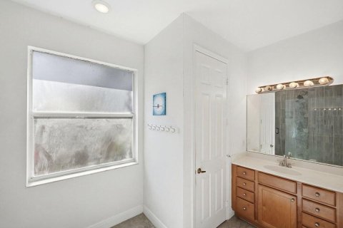 House in Port St. Lucie, Florida 4 bedrooms, 197.88 sq.m. № 2170094 - photo 25