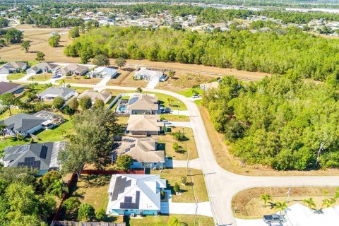 House in Port St. Lucie, Florida 4 bedrooms, 197.88 sq.m. № 2170094 - photo 10