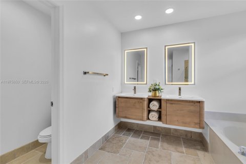 House in Weston, Florida 5 bedrooms, 230.58 sq.m. № 2041731 - photo 29