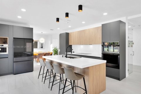 House in Weston, Florida 5 bedrooms, 230.58 sq.m. № 2041731 - photo 13