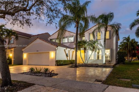 House in Weston, Florida 5 bedrooms, 230.58 sq.m. № 2041731 - photo 2