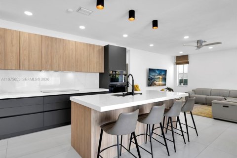 House in Weston, Florida 5 bedrooms, 230.58 sq.m. № 2041731 - photo 14