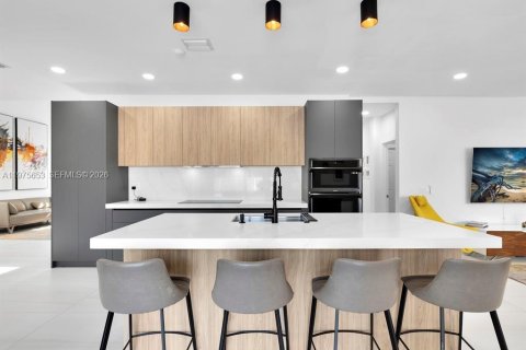 House in Weston, Florida 5 bedrooms, 230.58 sq.m. № 2041731 - photo 12