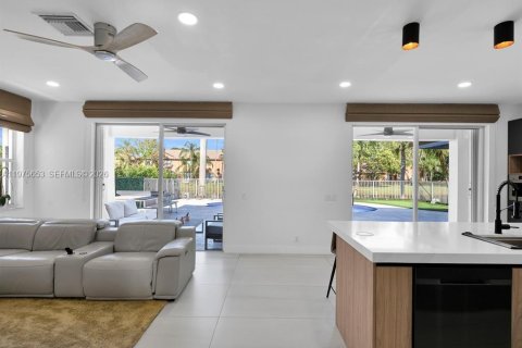 House in Weston, Florida 5 bedrooms, 230.58 sq.m. № 2041731 - photo 17