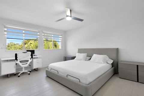 House in Weston, Florida 5 bedrooms, 230.58 sq.m. № 2041731 - photo 26