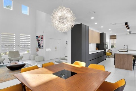 House in Weston, Florida 5 bedrooms, 230.58 sq.m. № 2041731 - photo 11