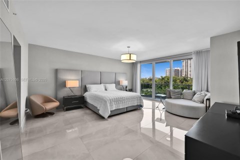 Condo in Aventura, Florida, 4 bedrooms  № 2339929 - photo 30