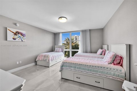 Condo in Aventura, Florida, 4 bedrooms  № 2339929 - photo 26