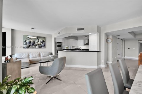Condo in Aventura, Florida, 4 bedrooms  № 2339929 - photo 17