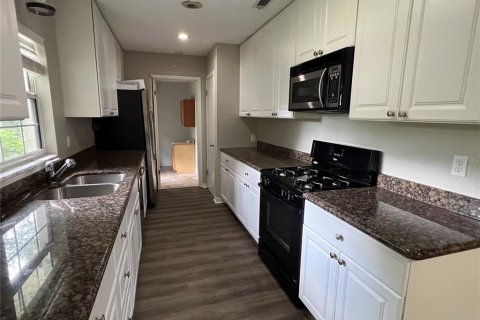 House in Gainesville, Florida 4 bedrooms, 197.32 sq.m. № 1894905 - photo 9