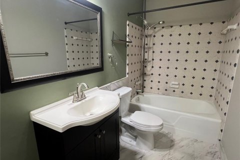 House in Gainesville, Florida 4 bedrooms, 197.32 sq.m. № 1894905 - photo 14