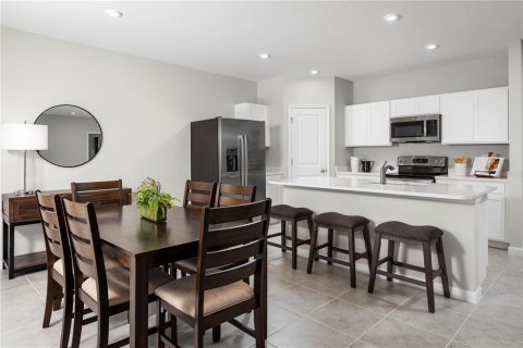 House in Lakeland, Florida 4 bedrooms, 159.98 sq.m. № 2258960 - photo 8