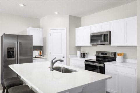 House in Lakeland, Florida 4 bedrooms, 159.98 sq.m. № 2258960 - photo 5
