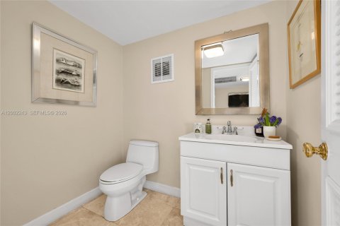 Condo in Key Biscayne, Florida, 3 bedrooms  № 2068116 - photo 18