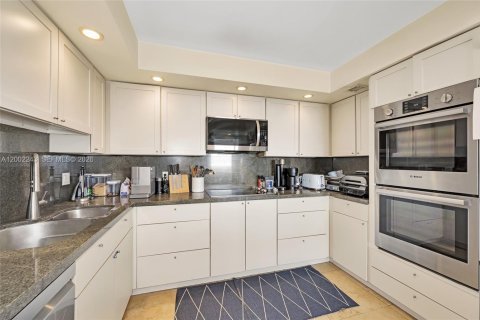 Condo in Key Biscayne, Florida, 3 bedrooms  № 2068116 - photo 30