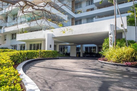 Condo in Key Biscayne, Florida, 3 bedrooms  № 2068116 - photo 15