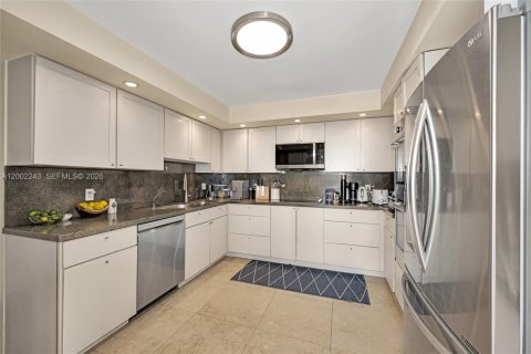 Condo in Key Biscayne, Florida, 3 bedrooms  № 2068116 - photo 28