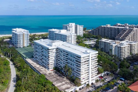 Condo in Key Biscayne, Florida, 3 bedrooms  № 2068116 - photo 11