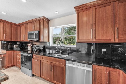 House in Boynton Beach, Florida 5 bedrooms, 296.08 sq.m. № 2173675 - photo 7