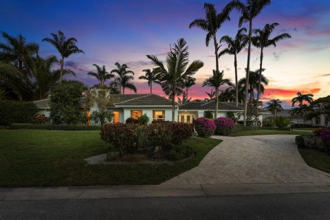 House in Boynton Beach, Florida 5 bedrooms, 296.08 sq.m. № 2173675 - photo 3