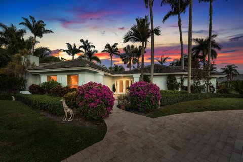 House in Boynton Beach, Florida 5 bedrooms, 296.08 sq.m. № 2173675