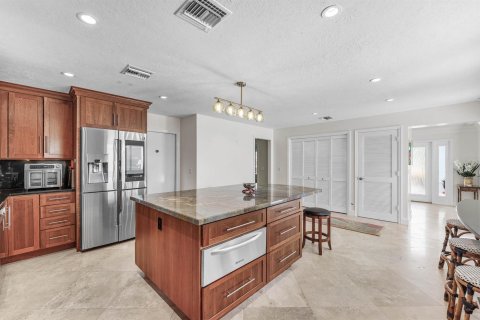 House in Boynton Beach, Florida 5 bedrooms, 296.08 sq.m. № 2173675 - photo 9
