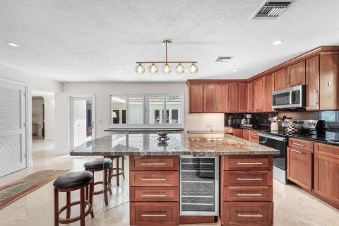House in Boynton Beach, Florida 5 bedrooms, 296.08 sq.m. № 2173675 - photo 8