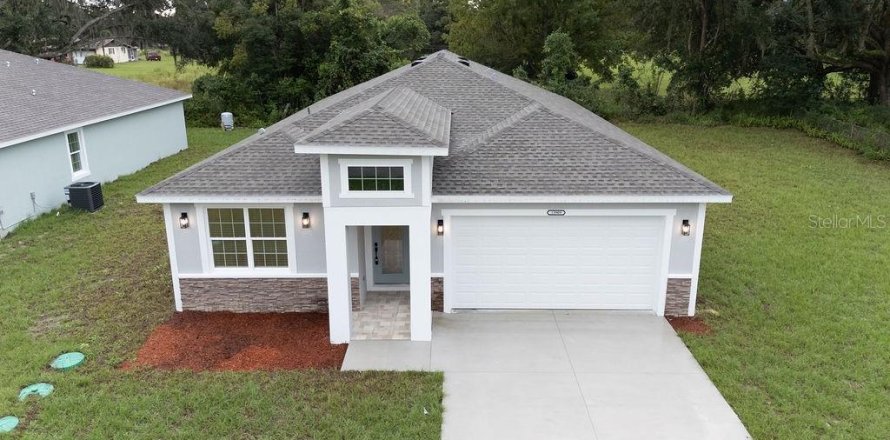 Villa ou maison à Summerfield, Floride 4 chambres, 191.1 m2 № 2415185