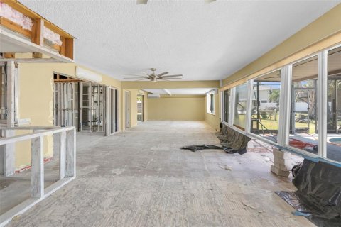 House in New Port Richey, Florida 3 bedrooms, 225.38 sq.m. № 1719157 - photo 18