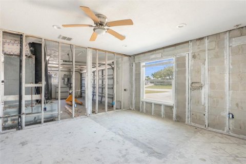 House in New Port Richey, Florida 3 bedrooms, 225.38 sq.m. № 1719157 - photo 8