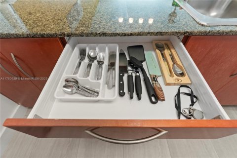 Купить кондоминиум в Майами, Флорида 1 спальня, 76.64м2, № 2034861 - фото 29