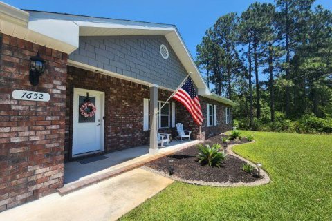 House in Navarre, Florida 4 bedrooms, 188.87 sq.m. № 561573 - photo 1