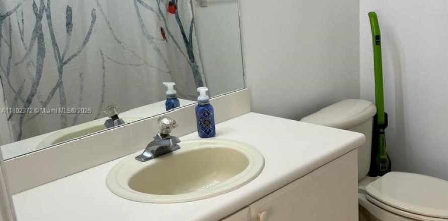 Condo à Hialeah, Floride, 3 chambres № 1688821