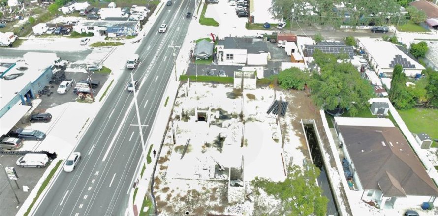 Terrain à Tampa, Floride № 2415000