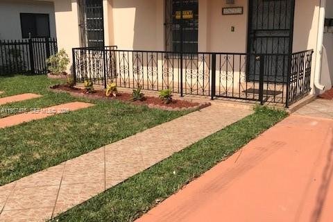 Дом в Майами, Флорида 2 спальни, 190.45м2 № 2019591