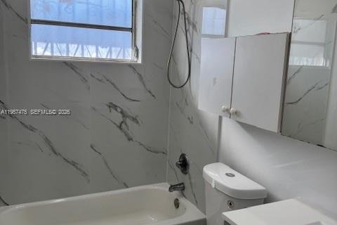 Снять в аренду виллу или дом в Майами, Флорида 2 спальни, 190.45м2, № 2019591 - фото 10