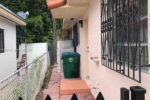 Снять в аренду виллу или дом в Майами, Флорида 2 спальни, 190.45м2, № 2019591 - фото 12