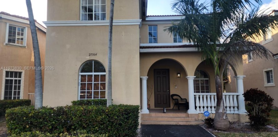 House in Homestead, Florida 4 bedrooms, 244.05 sq.m. № 2033371