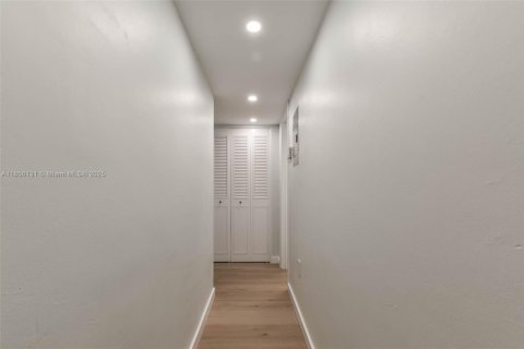 Appartement à louer à Coral Gables, Floride: 1 chambre, 57.04 m2 № 1878558 - photo 6