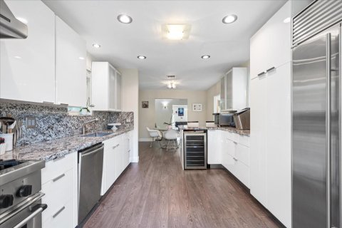 Villa ou maison à vendre à Miami Beach, Floride: 4 chambres, 279.45 m2 № 1963039 - photo 17