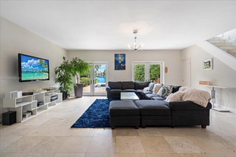 Villa ou maison à vendre à Miami Beach, Floride: 4 chambres, 279.45 m2 № 1963039 - photo 18