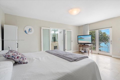 Villa ou maison à vendre à Miami Beach, Floride: 4 chambres, 279.45 m2 № 1963039 - photo 23