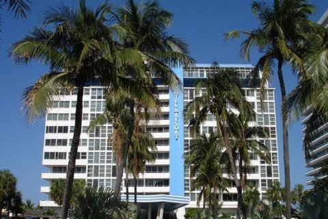 Condominio en venta en Fort Lauderdale, Florida, 2 dormitorios № 329474 - foto 1